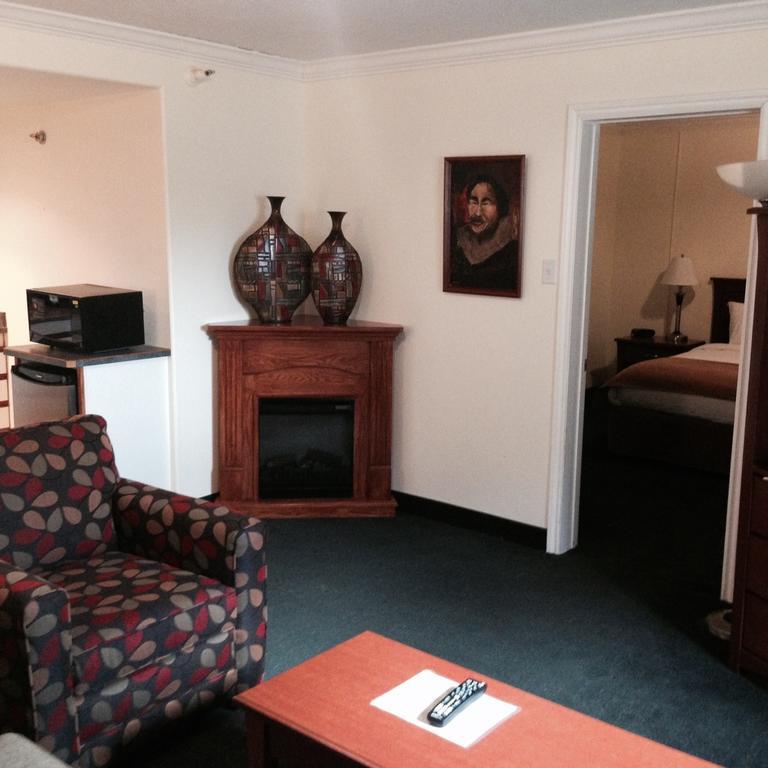 Hay River Ptarmigan Inn الغرفة الصورة