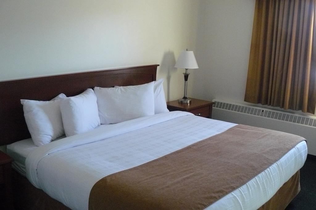 Hay River Ptarmigan Inn الغرفة الصورة
